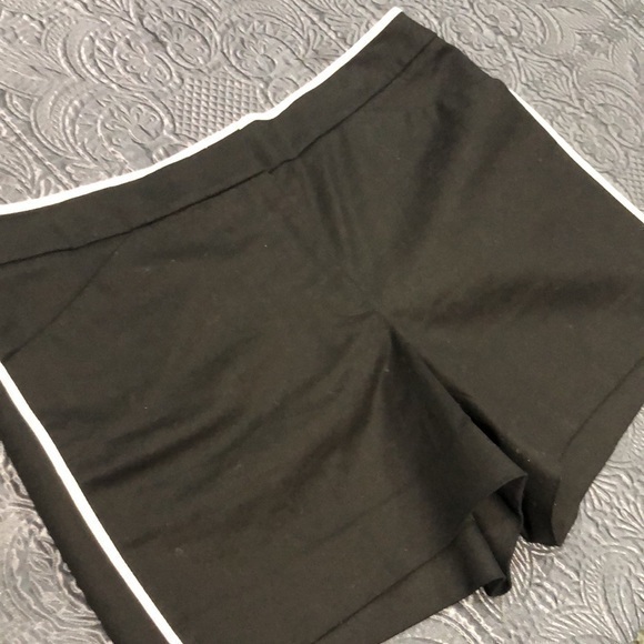 White House Black market black shorts with white lining‎ women’s size  12 NWOT - Picture 3 of 8